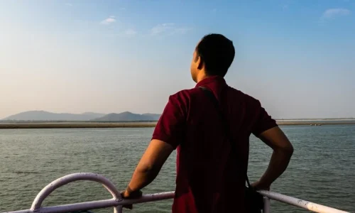 rear-view-man-looking-sea-against-sky_1048944-12322609 rear-view-man-looking-sea-against-sky_1048944-12322609